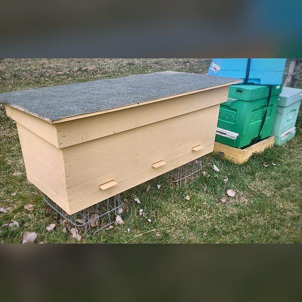 Wooden horizontal beehive