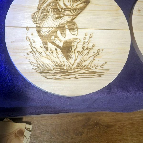 Wooden disc — engraved fish