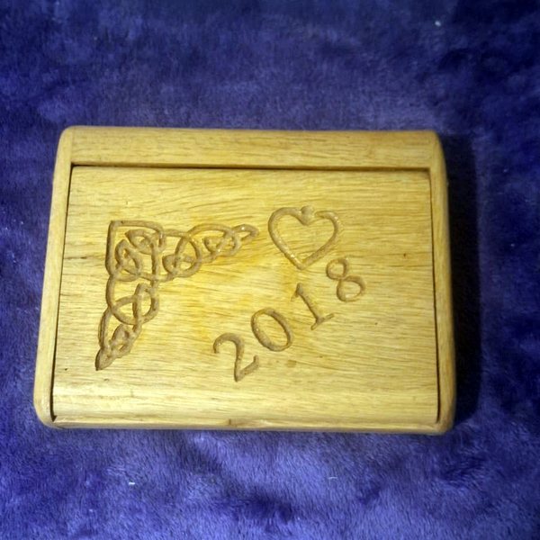 Oak box with an engraved ornament and year