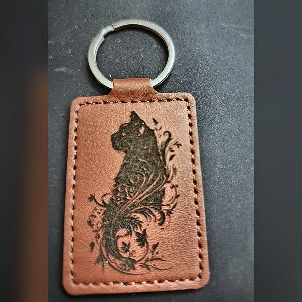 Key ring — engraved cat with ornament