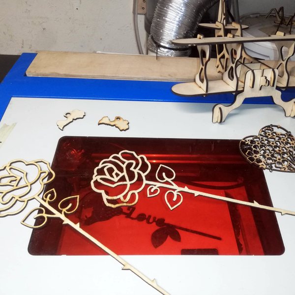 Laser-cut plywood roses on the laser bed