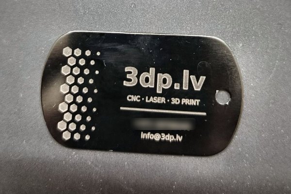 Anodised aluminium tag — 3dp.lv logo and contacts